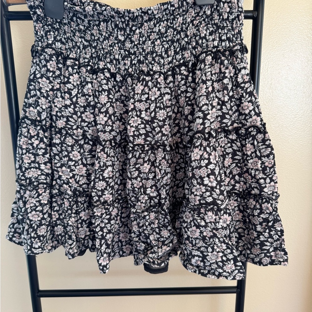 American Eagle Outfitters Black and White Floral Mini Skirt